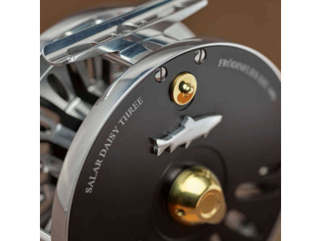 Frödin Salar Daisy Black salmon detail