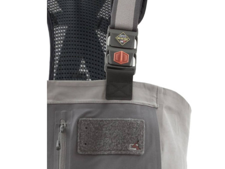 Simms Sharkfin Buckle With wader